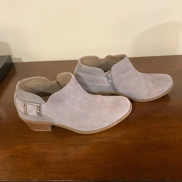 Like New Vionic Grey Boots Size 9 - Picture 3 of 7